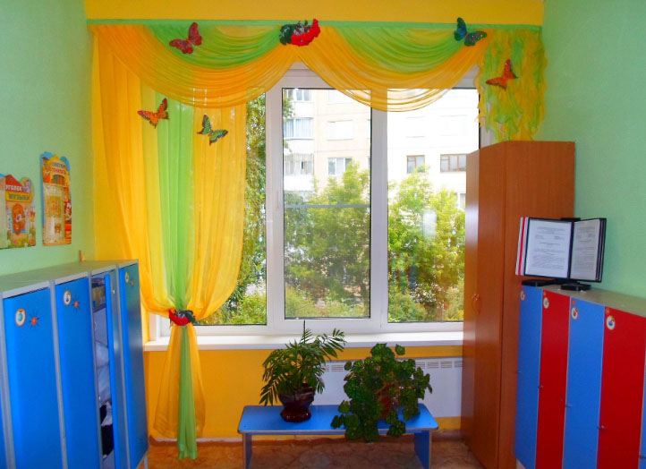 Для самых маленьких: как выбрать шторы для детского сада в фото