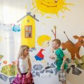 Как украсить детскую комнату своими руками: выбор рисунка и все нюансы росписи