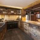 Кухня в стиле шале: отделочные материалы, аксессуары и меблировка, фото удачных дизайнов
