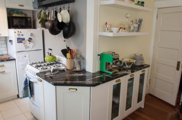 Кухонный гарнитур для маленькой кухни: фото, варианты оформления, дизайн