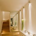 Настенные светильники для прихожей и коридора: виды и особенности выбора