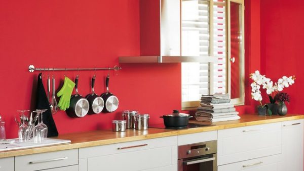 Обои на кухне: фото в интерьере, цветовое решение, способы оклейки, альтернативные материалы