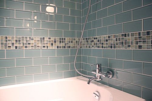Оригинальные варианты раскладки плитки в ванной