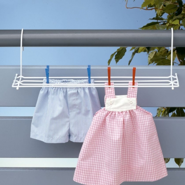 Вешалка на балкон: инструкция по установке и советы правильного выбора (60 фото)