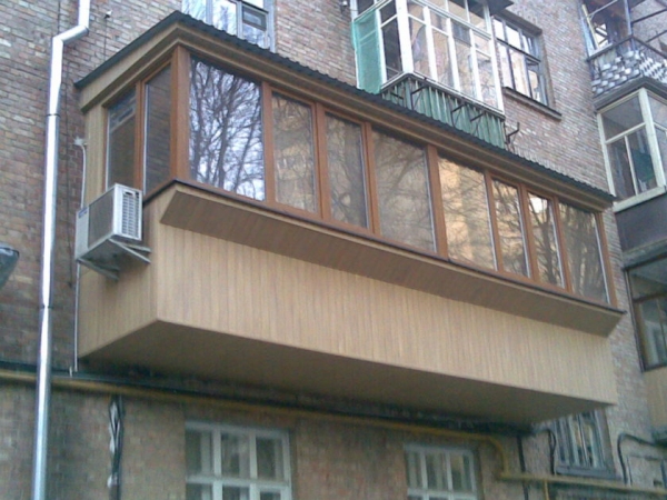 Вешалка на балкон: инструкция по установке и советы правильного выбора (60 фото)